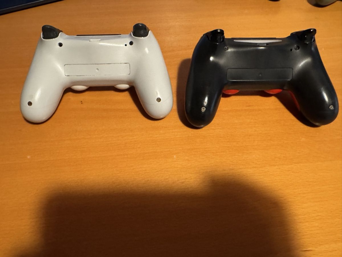 Sony Controller: 2 Playstation 4 Controller – Gebraucht aus Ettenhausen TG von GreyGardener 2