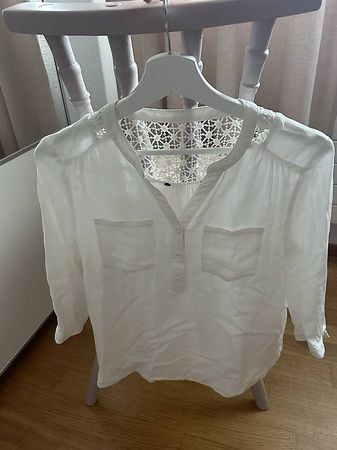 Weisse Bluse