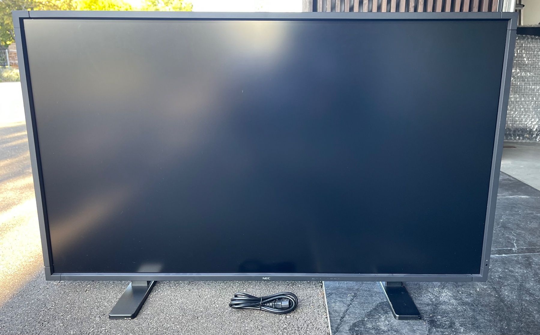 Nec Fernseher: NEC 52“ Fernseher – Gebraucht aus Sommeri von