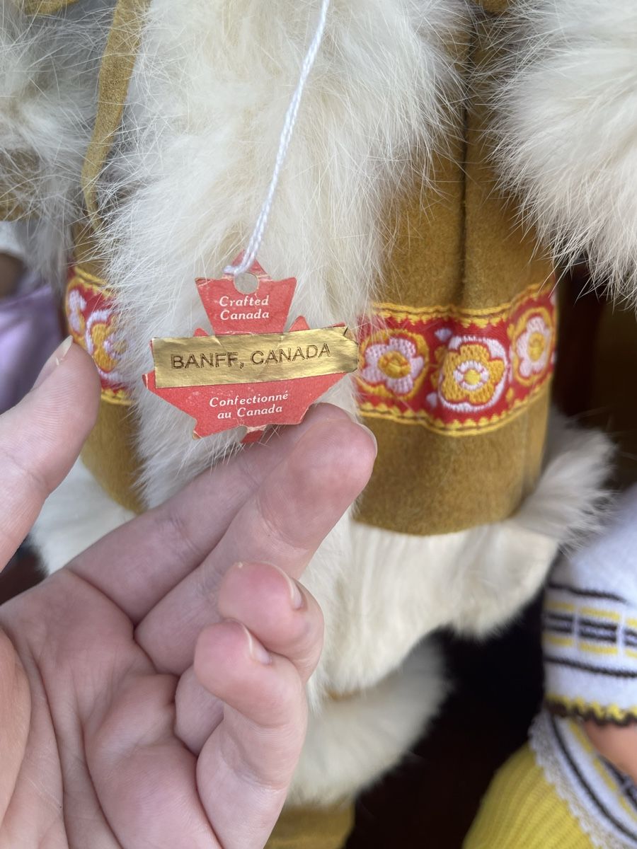 Poupées: Puppe Inuit mit Fellbekleidung – D'occasion à Oberwil BL par dyl_htk9 1