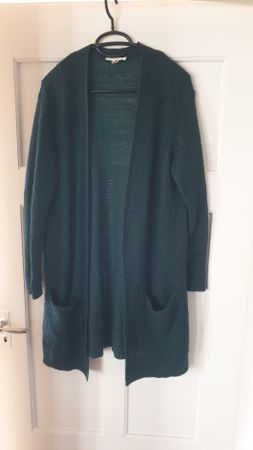 Dunkelgrüne Stickjacke, Esprit