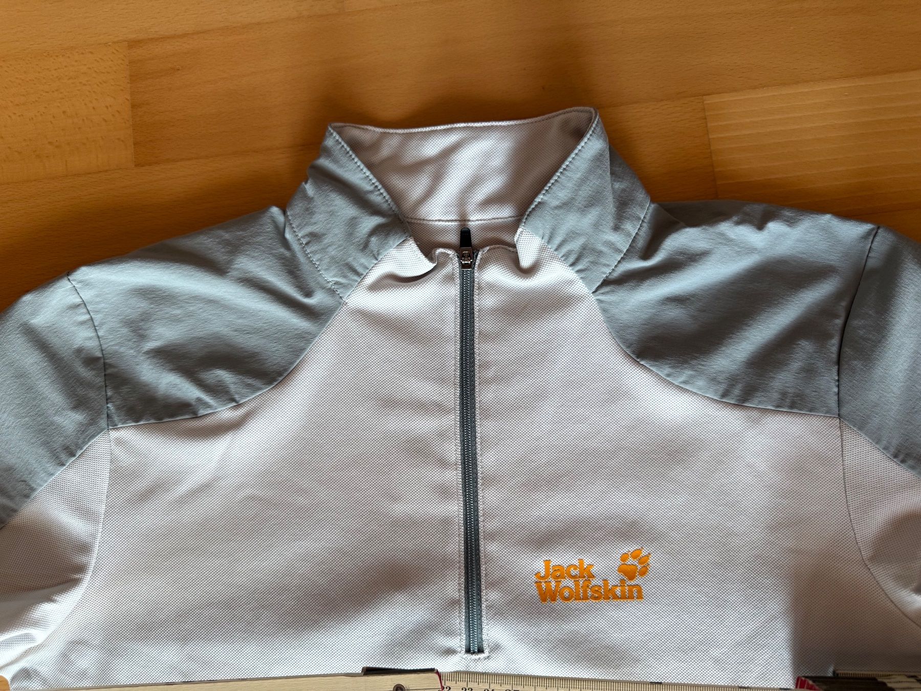 Jack Wolfskin Lotti di vestiti: Jack Wolfskin Laufleibchen und Pulli Grösse M ca.38 – Usato da Wallbach venduto da logologo01 1