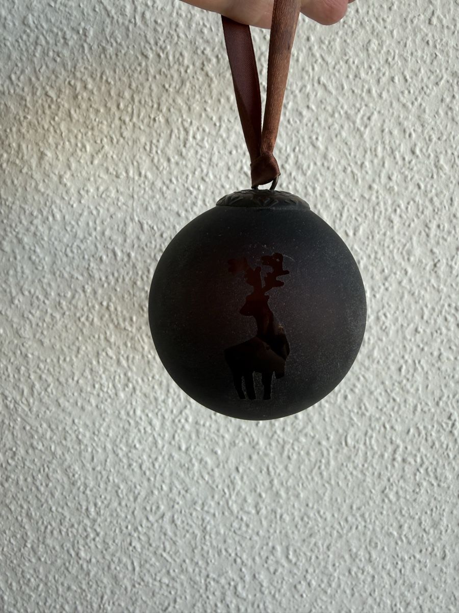 Alle Dekorationen: Schöne, matte Weihnachtskugel mit Hirsch – Gebraucht aus Zug von jan_2pzw 1