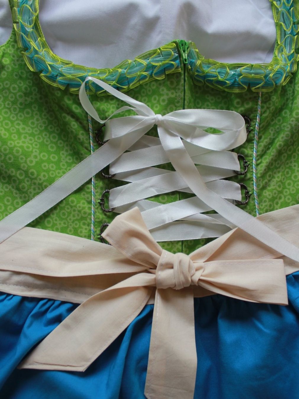 Costumi: Dirndl STOIBER t. 36 - Oktoberfest  Beer – Usato da Peseux venduto da Gilloss 6