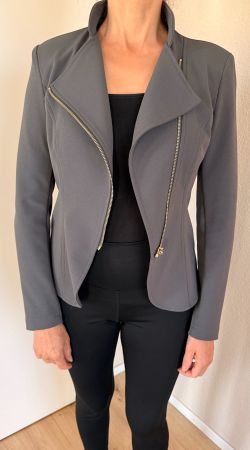 RINASCIMENTO Blazer– Grau – Asymmetrischer Reissverschluss