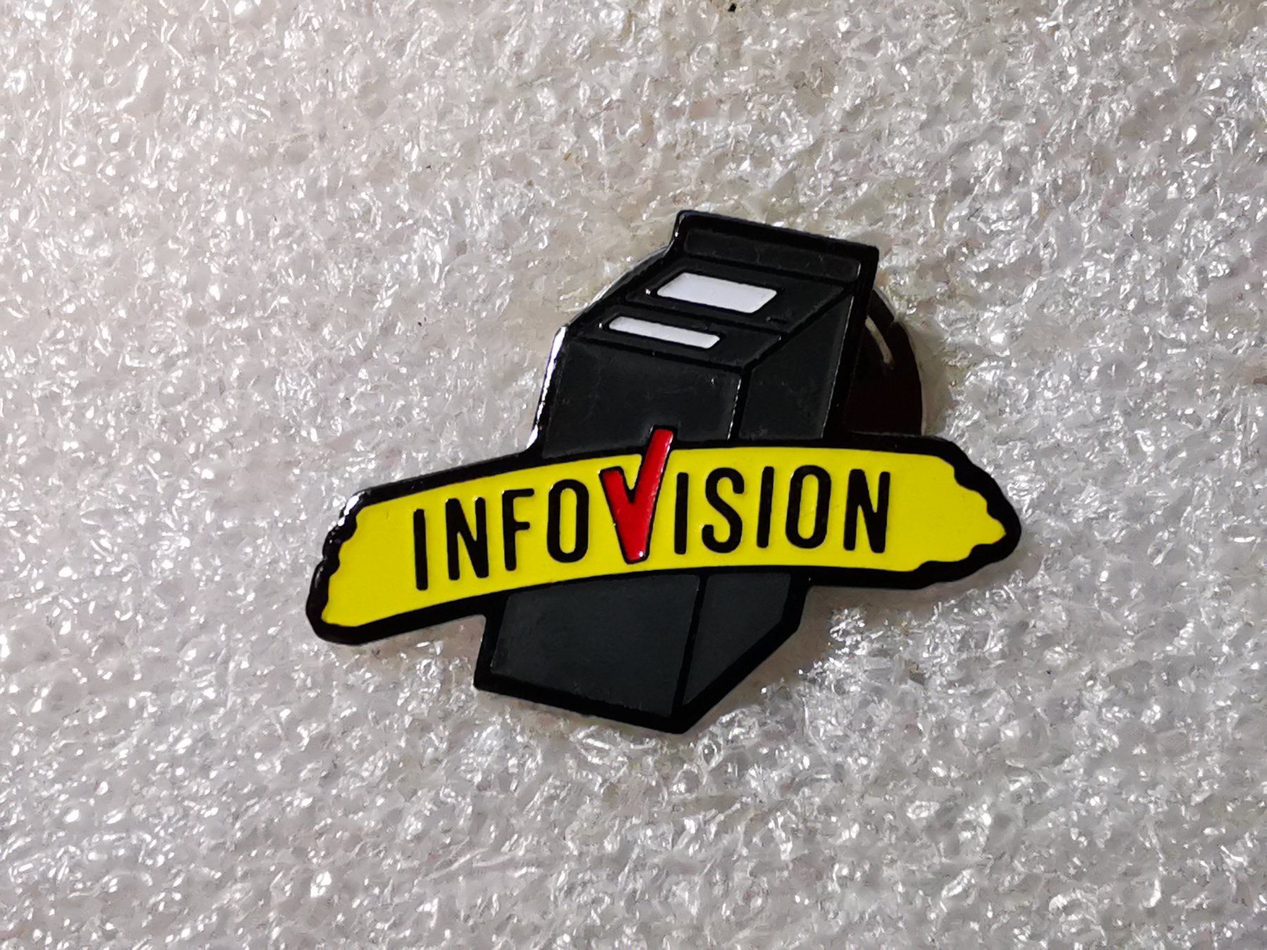 Placchette & Badge: Ansteckpin 35: Info Vision – Usato da Oppligen venduto da Pin-Fall-Shop
