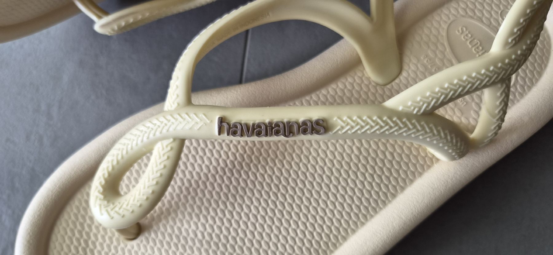 Havaianas Chaussures filles: HAVAIANAS 35/36 CRÈME  – Neuf (Voir description) à vufflens la ville par Veuveclicquot 4