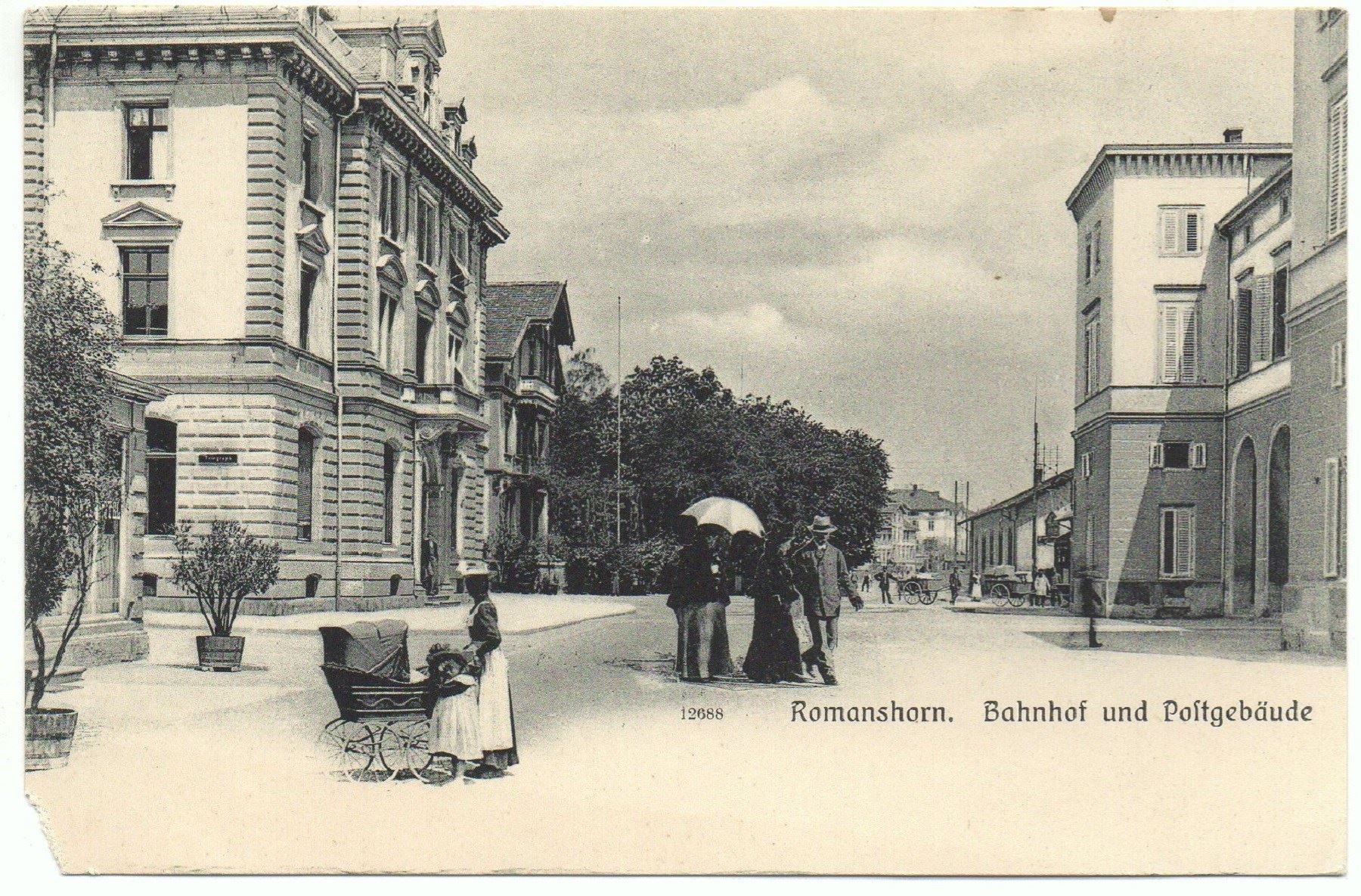 Cartoline postali: ROMANSHORN Bahnhof und Postgebäude - belebt – Usato da Jona venduto da philajona