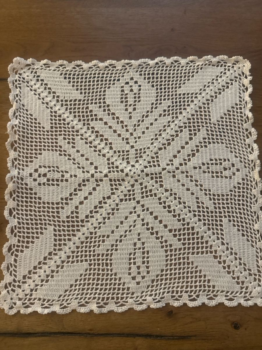 Sonstige Tischwäsche: Handgestrickte Deckchen, weiss, neuwertig, Frühling – Neu (gemäss Beschreibung) aus Spreitenbach von BIH2005 2