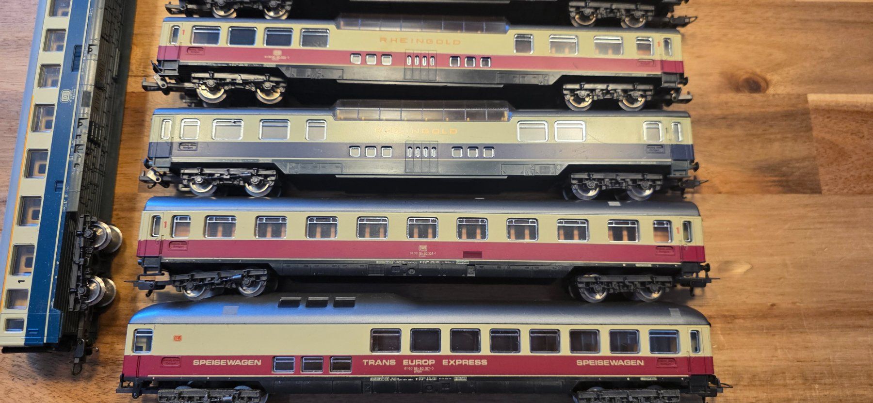 Lima Modellini di ferrovie: Lima Rheingold DB Wagen 8 stück HO/DC – Usato da Hochfelden venduto da Danizh0 2