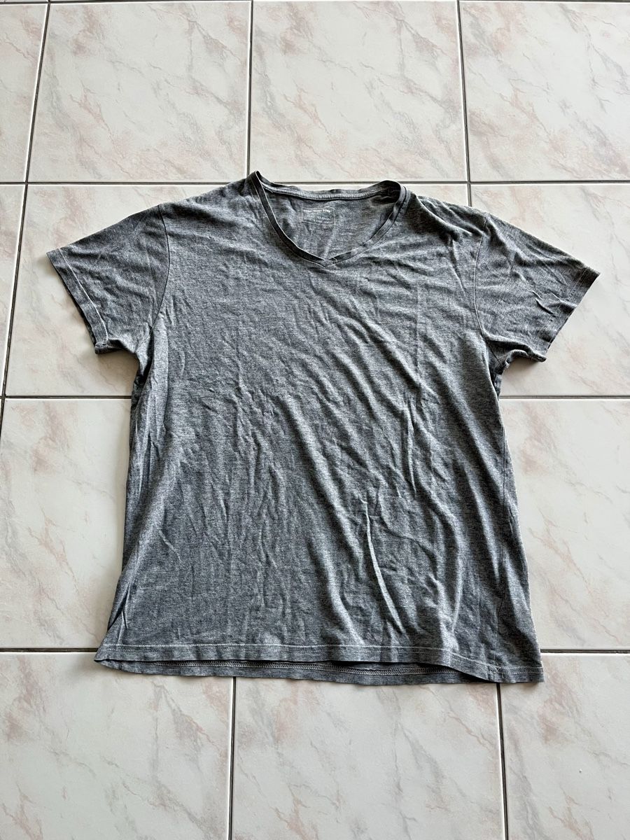 T-shirt: T-shirt gris Taille L – Usato da etagnières venduto da isoz01