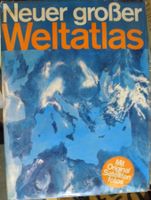 Grosser Weltatlas mit Satellitenfotos