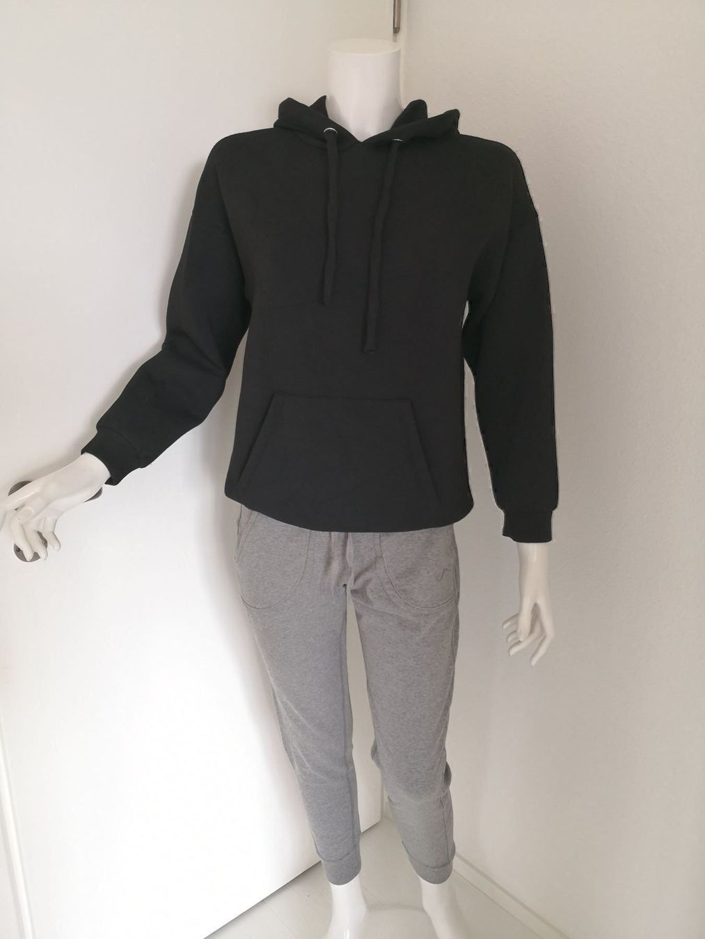 Mango Pulls & Sweat-shirts: 🤩MANGO HOODIE-PULLOVER SCHWARZ & ARMANI P. – Neuf (Voir description) à Olten par Naja-Twins-Twins 2
