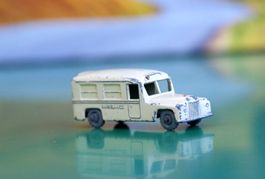 Matchbox No. 14 Daimler Ambulance (Regular Wheels)