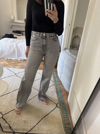 Jeans Zara gris, coupe ample, taille 40. Tendance!