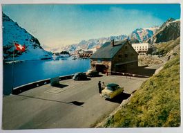 Col du St. Bernard - Frontière avec vieilles voitures 1960