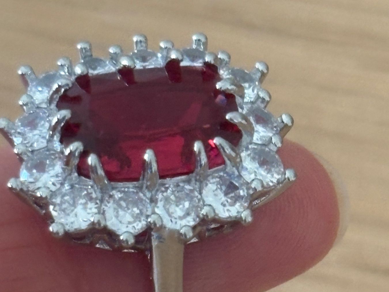 Bagues: Luxus Elegante Gr.19/9 Ring Farbe: Silber / Rot – Neuf (Voir description) à Biel-Bienne par Roserosse13 7