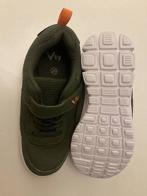 Chaussures garçon: Hallenturnschuhe Gr 29 – D'occasion à Hedingen par blueskyanjo 1