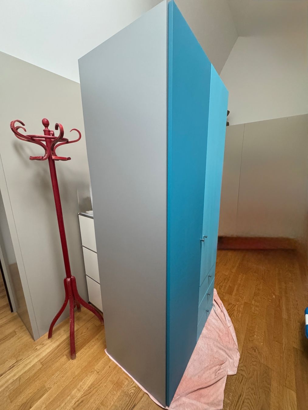 Armoires: Kinderzimmerschrank mit Nachttisch – D'occasion à Marthalen par Chuegi1 3