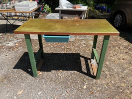 Arbeitstisch mit Schublade gruen Holzlack, Nr 25