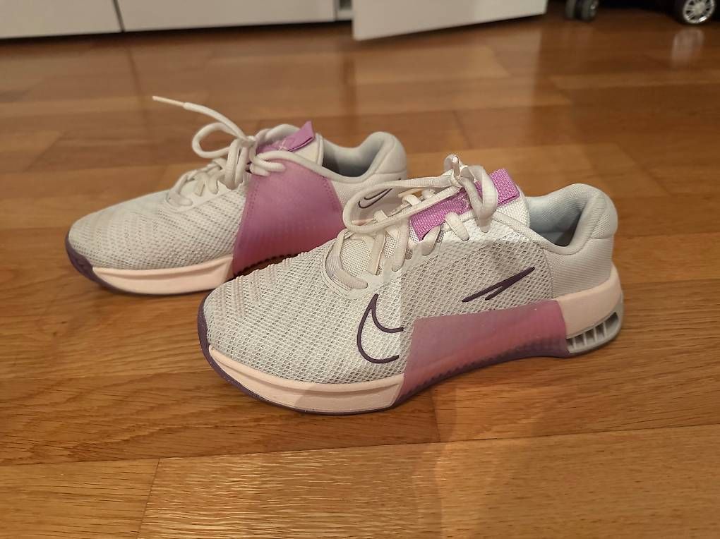 Scarpe da donna: Nike Metcon 9 Grösse 36.5 – Usato da Pfäffikon SZ venduto da Melanie335 2