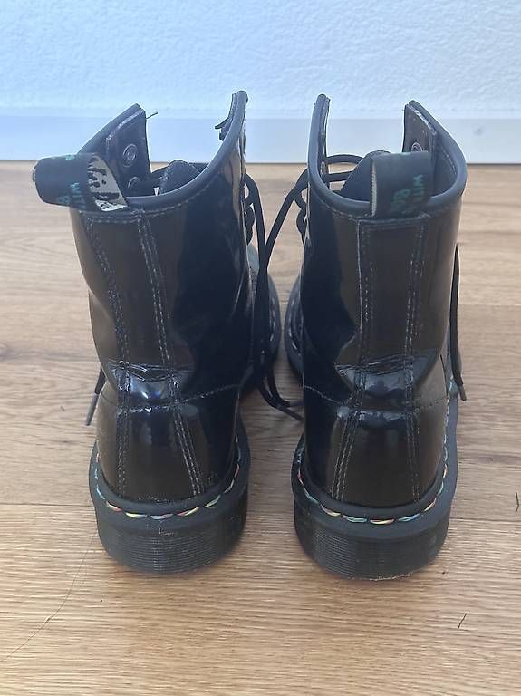 Scarpe da donna: Dr. Martens 1460 Rainbow – Usato da St. Gallen venduto da fla_j5jj 4