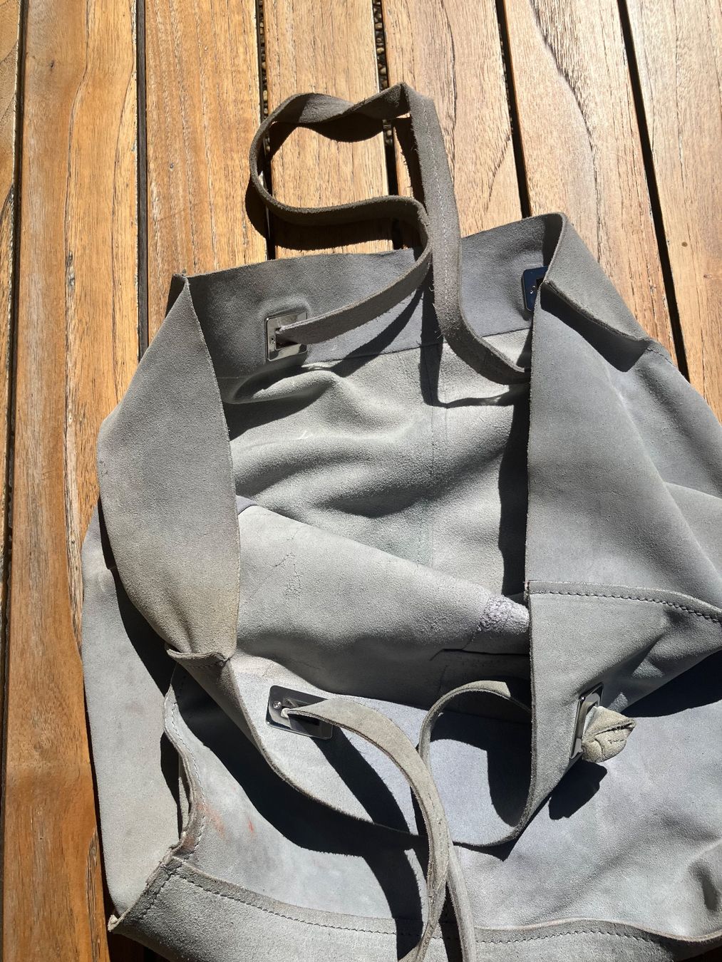 Taschen für Damen: Sac spacieux en daim gris – Gebraucht aus Chavannes-des-Bois von mai_pfq6 1