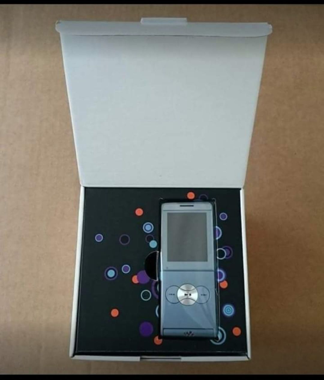 Sony Telefoni cellulari / Smartphones: Natel Sony Ericsson Walkman 350i Neuf – Nuovo e nell'imballaggio originale da Le Lignon venduto da krystal1 3