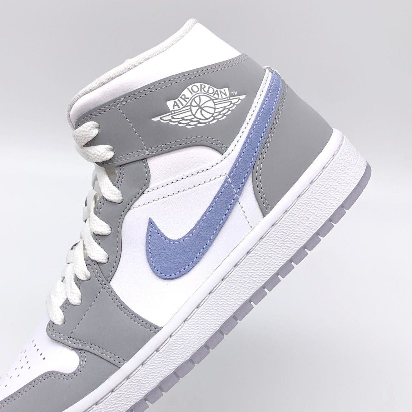 Jordan Chaussures hommes: Jordan 1 Mid Wolf Grey Midnight Navy EU 44 – D'occasion à Buochs par MW_Sneakergoods 1