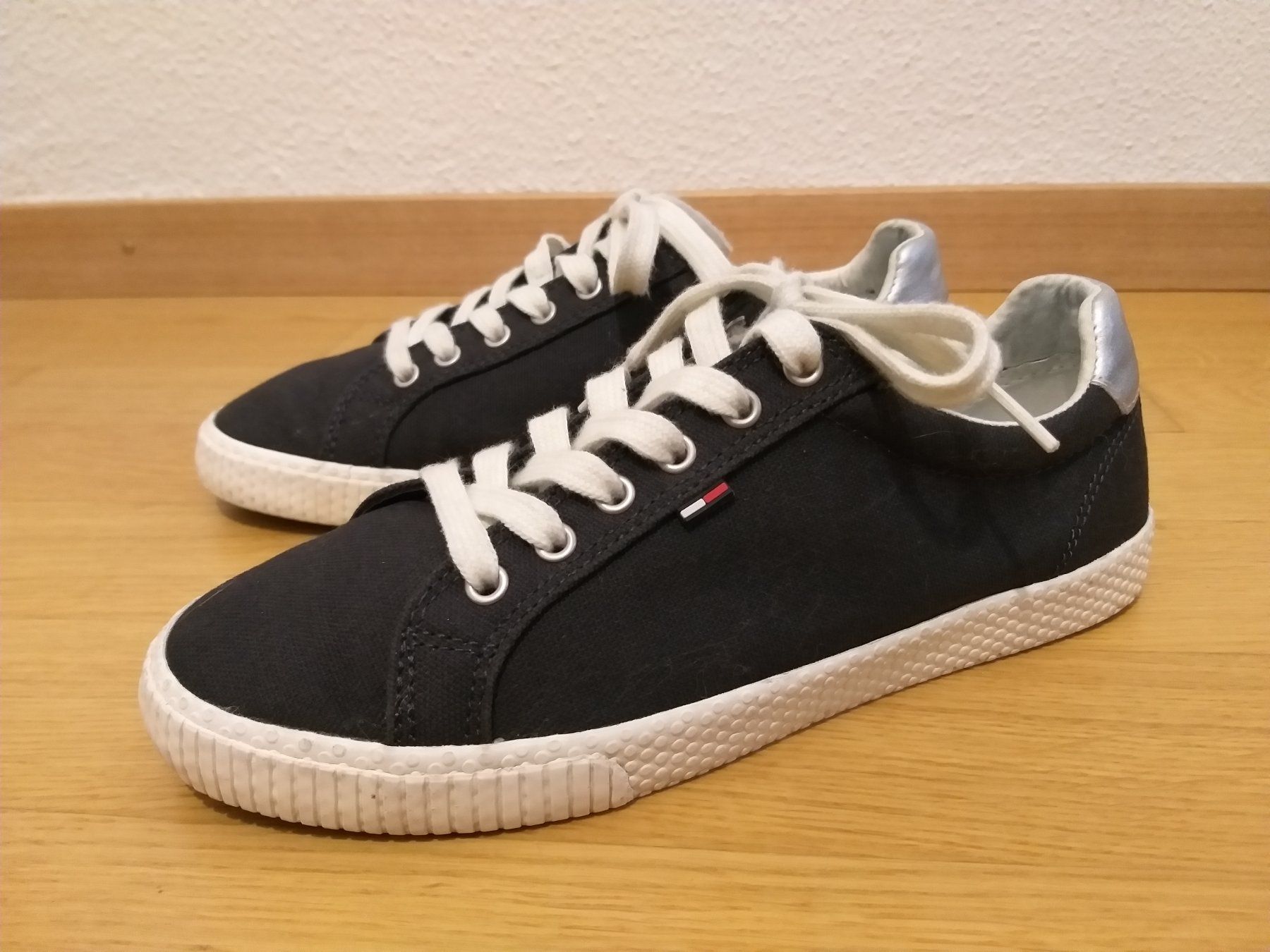Tommy Hilfiger Scarpe da donna: TOMMY HILFIGER Sneakers pointure / Nummer 37 – Usato da Cossonay-ville venduto da Super-Price-Quality 2