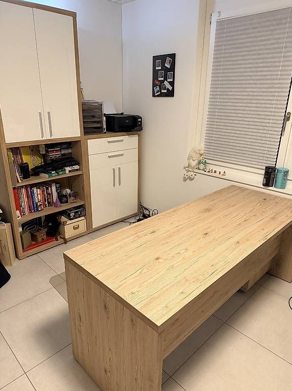 Scrivanie: Massiver Bürotisch mit Korpus – Usato da Neuenhof venduto da sgi92 1