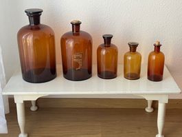 Lot de 5 anciens flacons d'apothicaire en verre brun