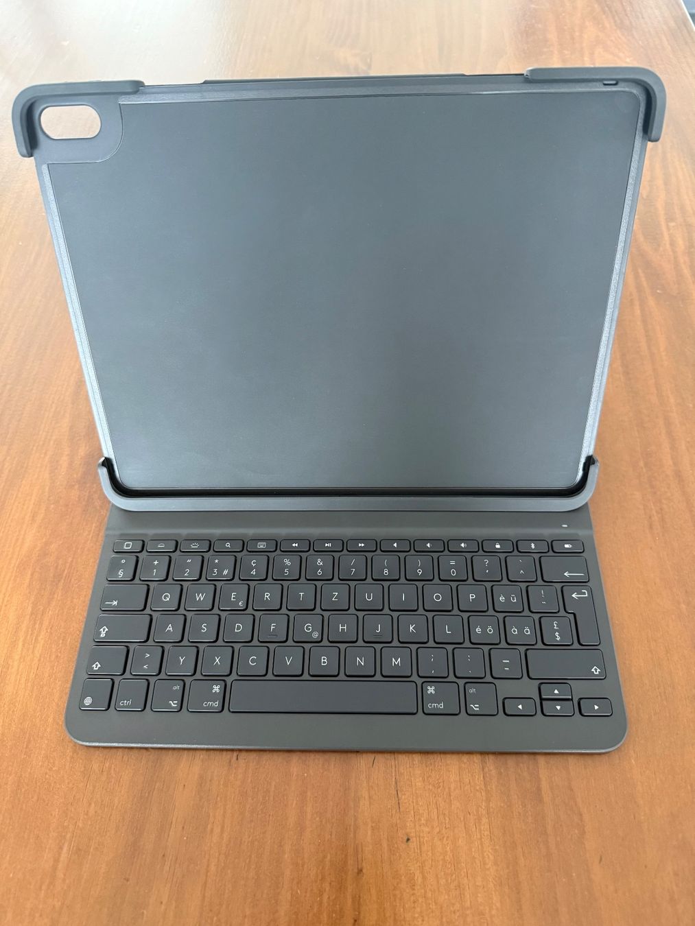 Logitech Tastiere: Logitech Slim Folio iPad Pro 12.9 CH-Layout – Nuovo (secondo la descrizione) da lyss venduto da pad_mxw9