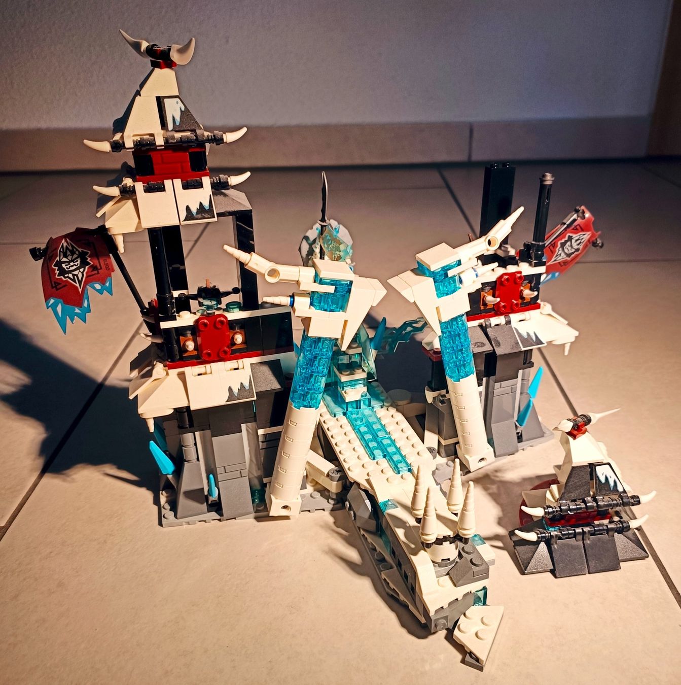 Lego Jouets: Lego Ninjago Eisfestung & Eisdrache – D'occasion à Bülach par mar_6vfz
