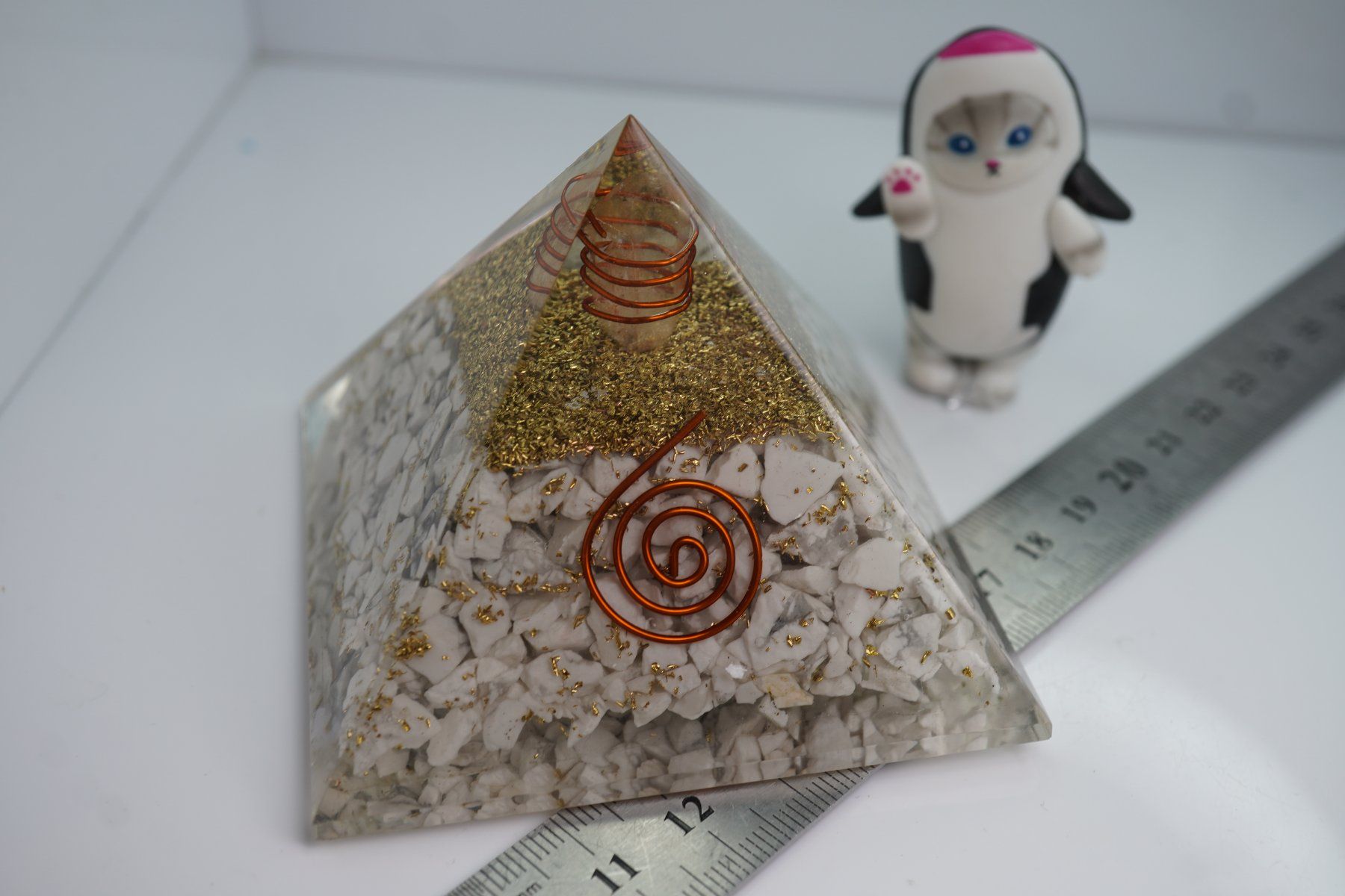 Mineralien & Heilsteine: Howlith       -Orgonit - Pyramide by TOPSTONE – Defekt aus Eschenbach SG von topstone