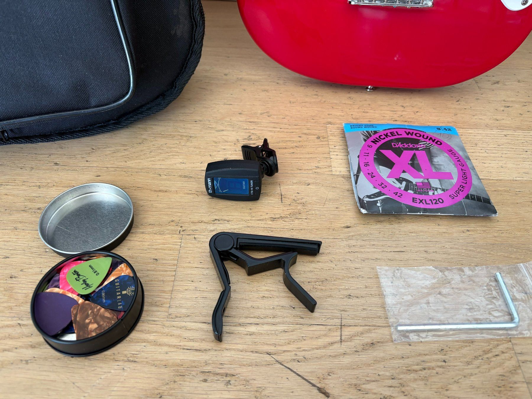 Squier Strumenti musicali: Squier Mini Stratocaster Red Set + Verstärker HB – Usato da Meilen venduto da aneta.giza 3