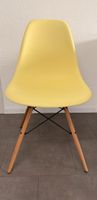 Gelber Vitra Eames DSW Stuhl mit Ahorn Bein, Top!