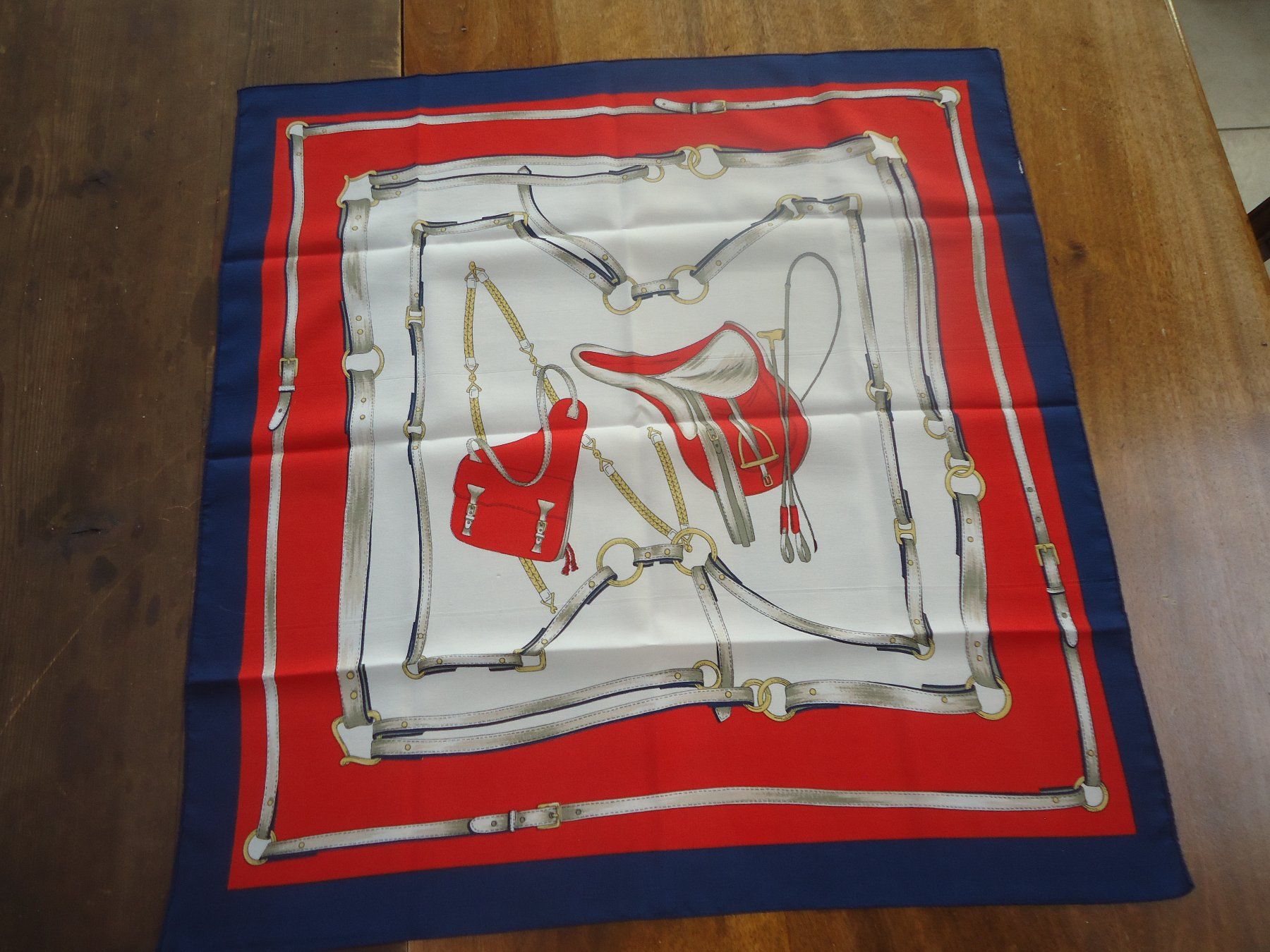 Foulard & Sciarpe: Foulard motifs équestres – Usato da Vessy venduto da mafabe 3