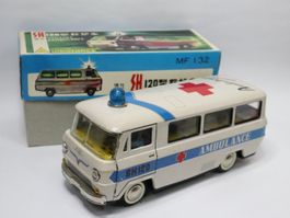 Blechauto Bus Krankenwagen Ambulanz Friktion NOS