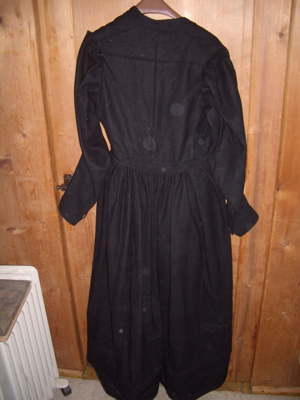 Vestiti: Antikes Kleid ca.80jährig – Usato da Präz venduto da Eroberto