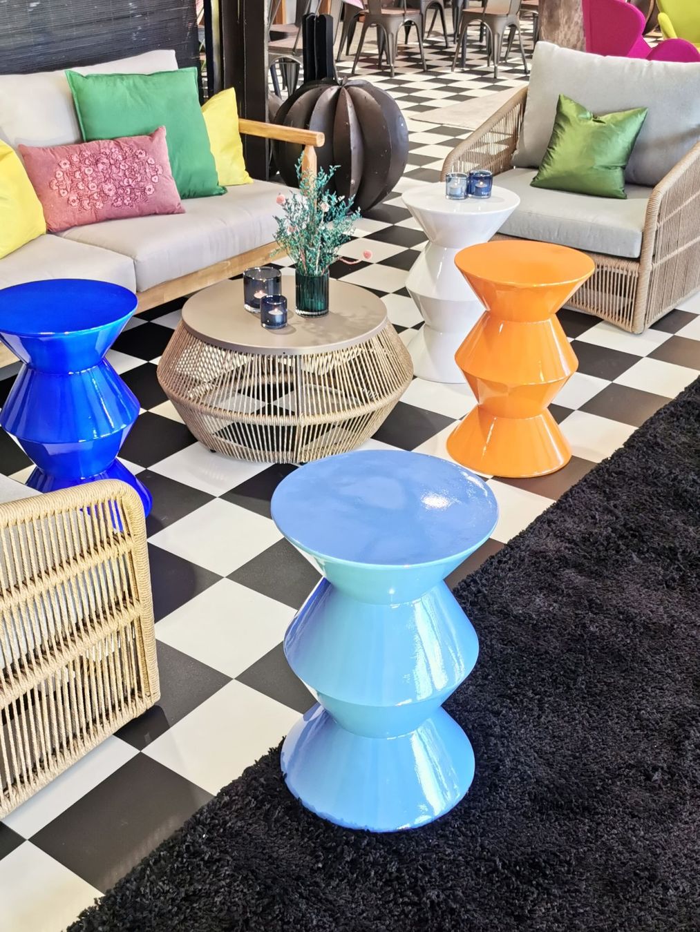 Tables: Beistelltisch Lack HELLBLAU – D'occasion à Bremgarten AG par outdoorlounge