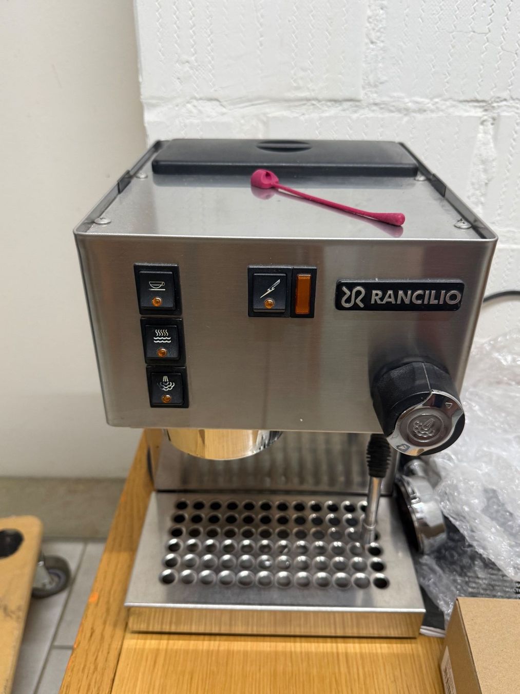 Rancilio Macchine per caffè & Macchine per espresso: Siebträger Rancilio Silvia – Usato da Frauenkappelen venduto da 070179