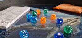Neuer Kunst-Spieltisch, Unikat + 12 Würfel + Yatzyblock