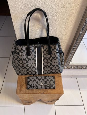 Coach Handtasche mit Geldbörse.