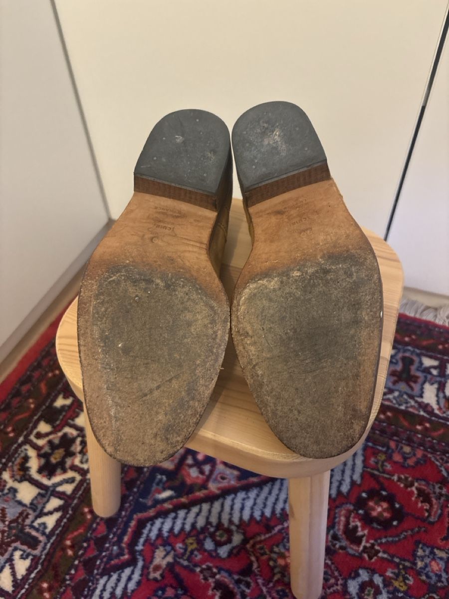 Scarpe da donna: Bottine en cuir daim – Usato da Pully venduto da miss3shai 4