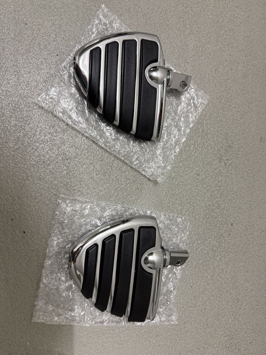 Harley-Davidson Tutti i ricambio per moto: Fussrasten Harley Davidson Heritage clasic  – Usato da Niederhasli venduto da TurboDriven