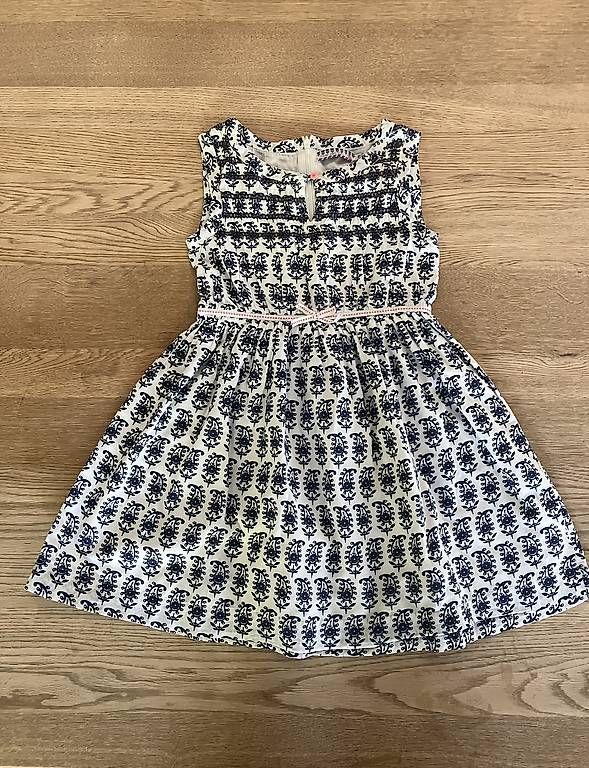Kleider & Röcke: Robe Sfera collection 6-7ans – Gebraucht aus Vandoeuvres von ann_lq5h