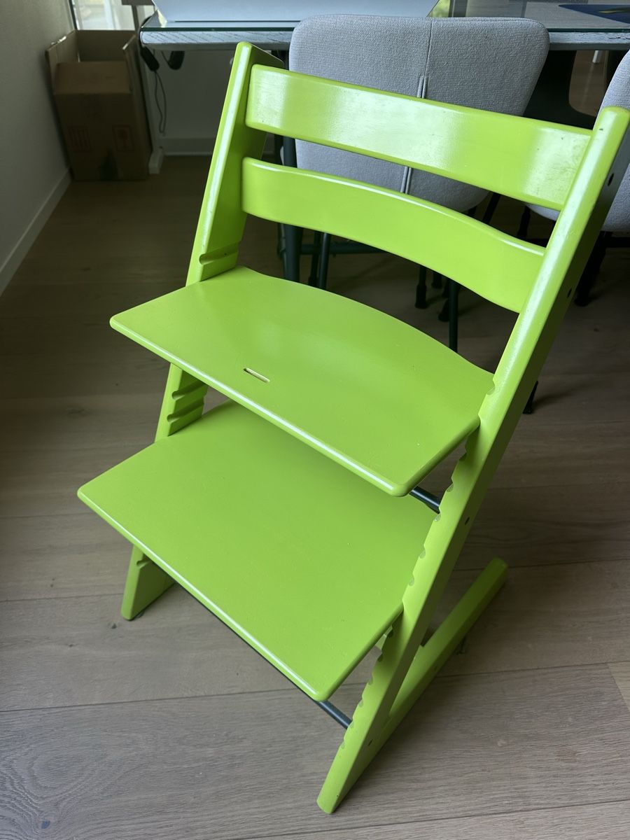 Stokke Chaises hautes: Stokke Tripp Trapp Kinderstuhl – D'occasion à Pfäffikon ZH par annette_81