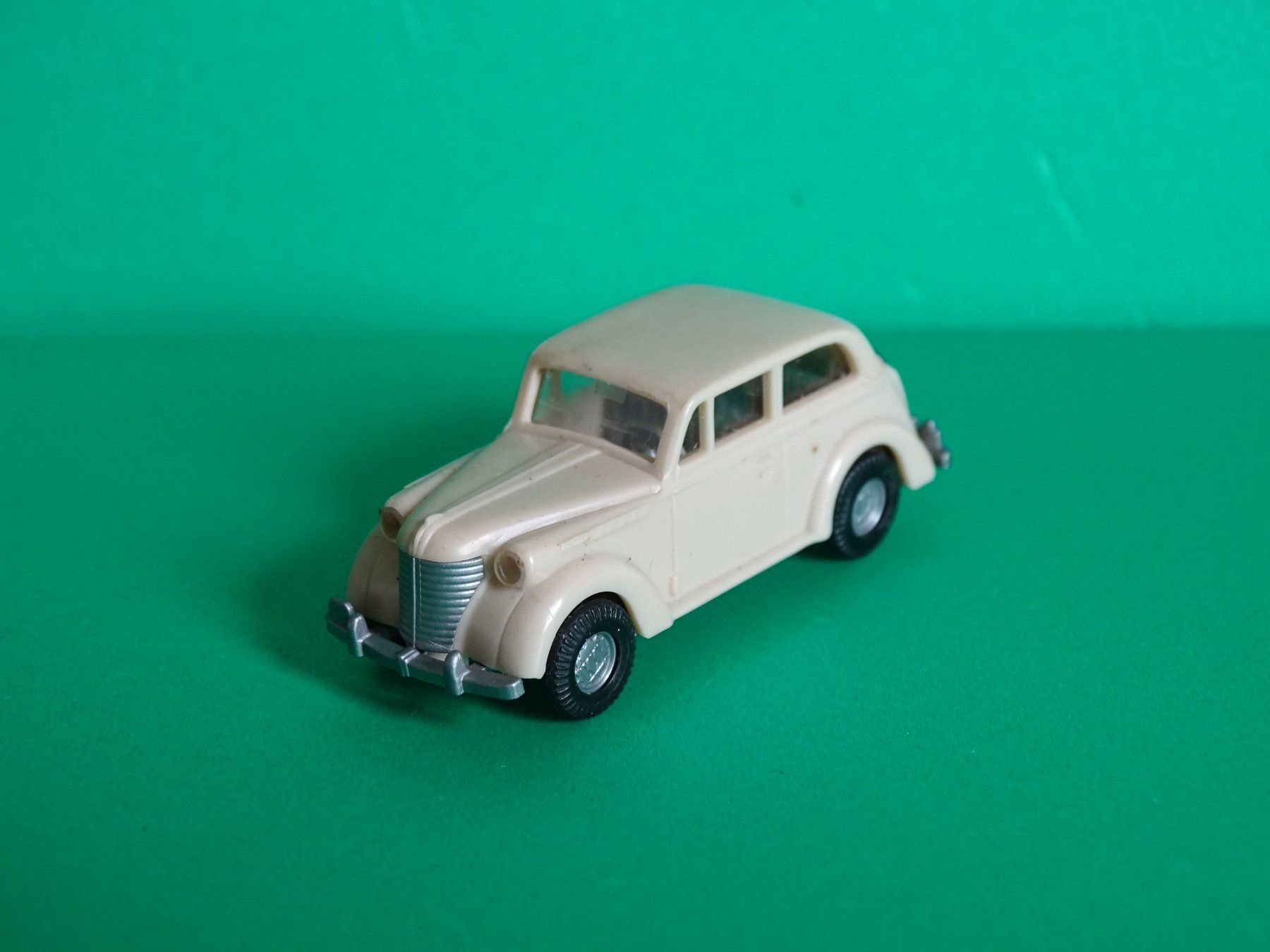 Praliné Modellini d'auto: Opel Olympia von Praliné 1/87 – Usato da Bretzwil venduto da Meex