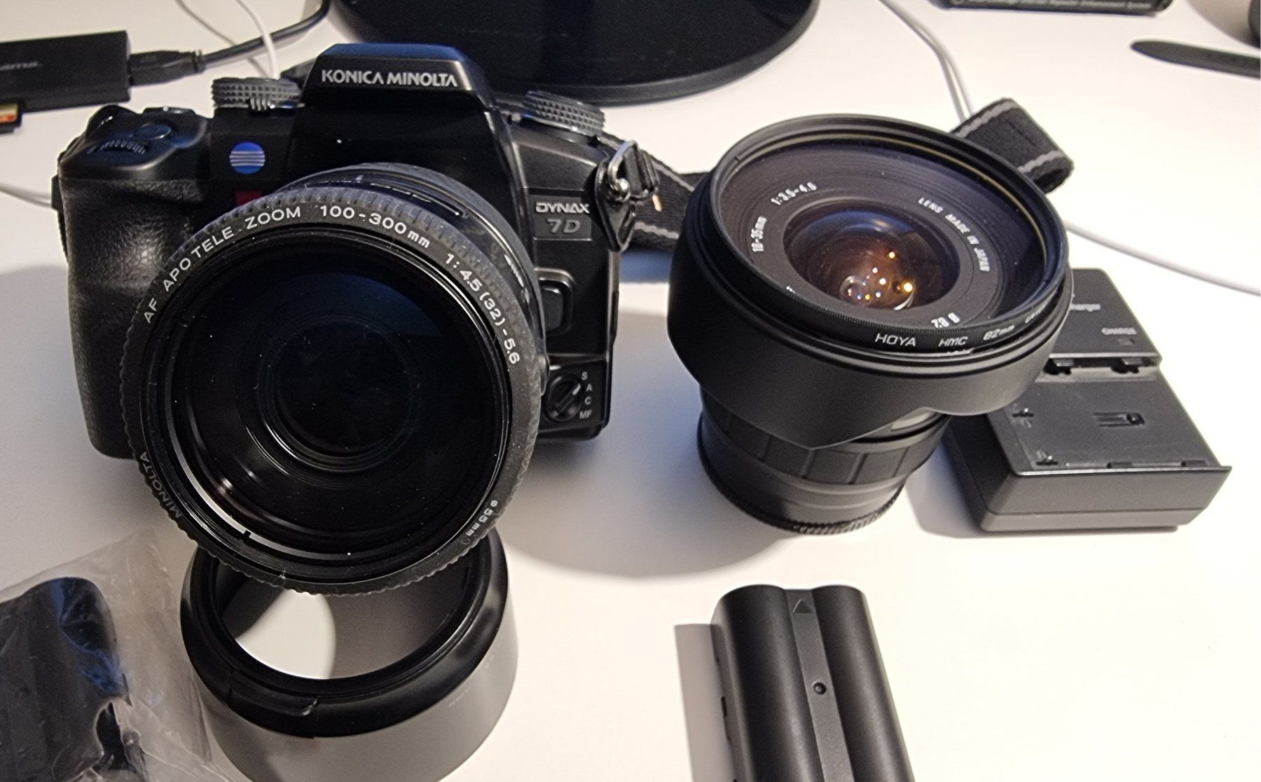 Minolta Appareil photo: Konica Minolta Dynax 7D mit Objektiven gebraucht – D'occasion à Zürich par bla_x8v2